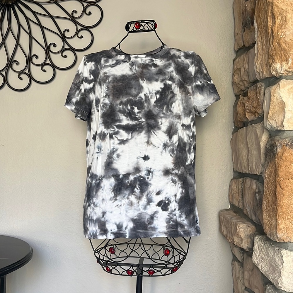 Women’s marble tank top